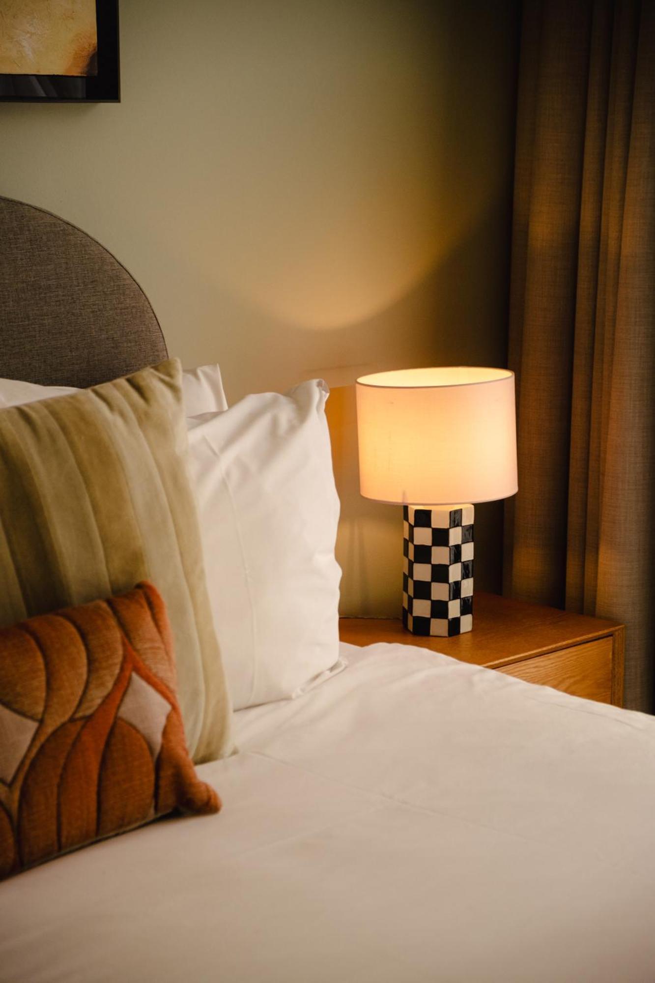 Finch Boutique Hotel, Downtown 데벤테르 외부 사진