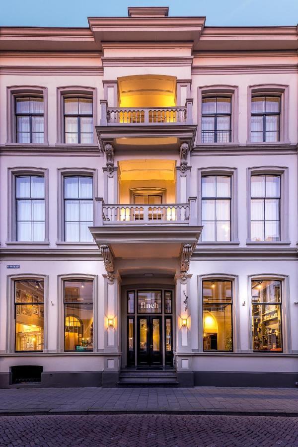 Finch Boutique Hotel, Downtown 데벤테르 외부 사진